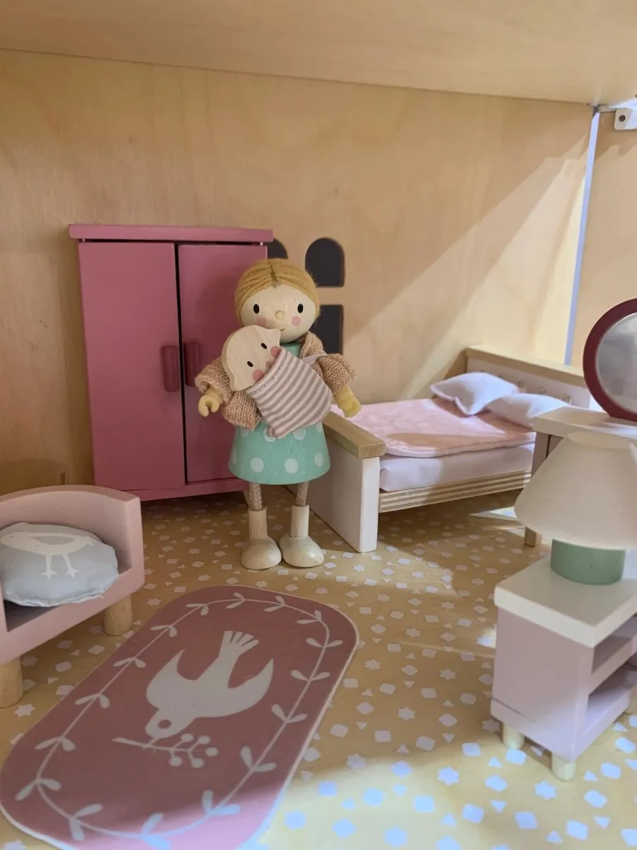 Dovetail Dolls House Bedroom Furniture