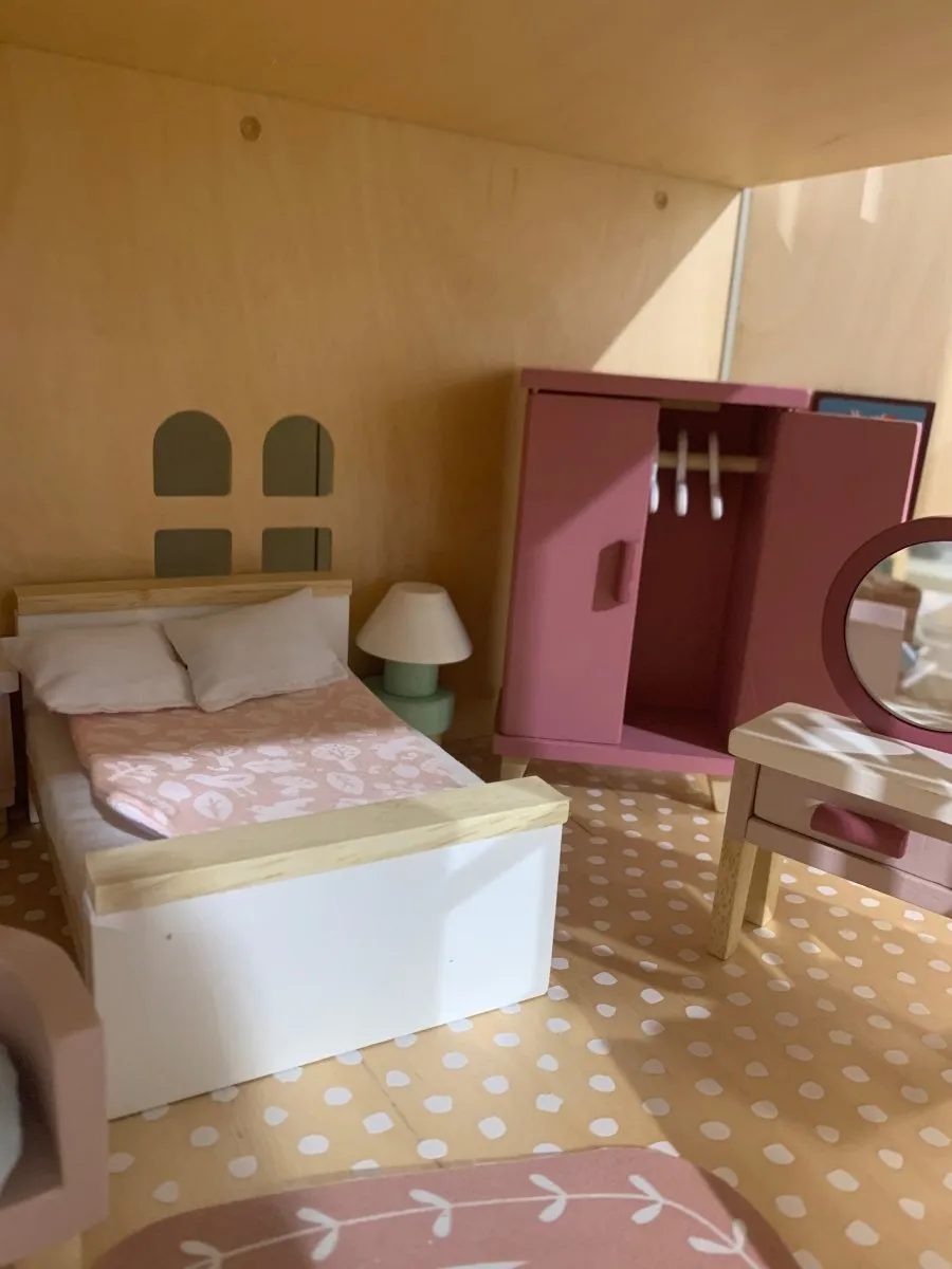 Dovetail Dolls House Bedroom Furniture