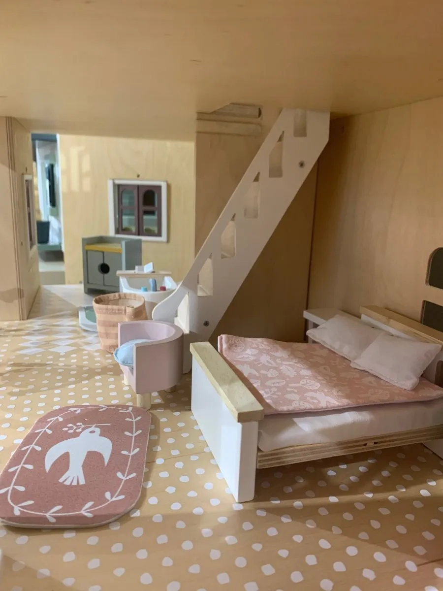 Dovetail Dolls House Bedroom Furniture